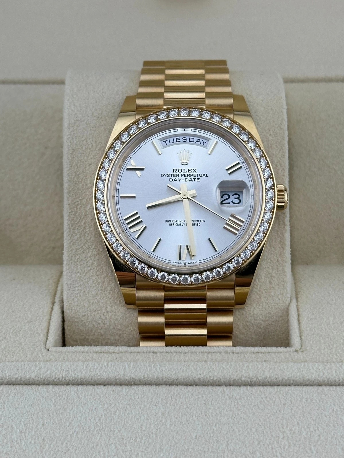 【Free Shipping】【Super Clone】RLX Day-Date 40mm Silver Roman Dial and Diamond Bezel Yellow Gold President Bracelet 228348RBR-0007