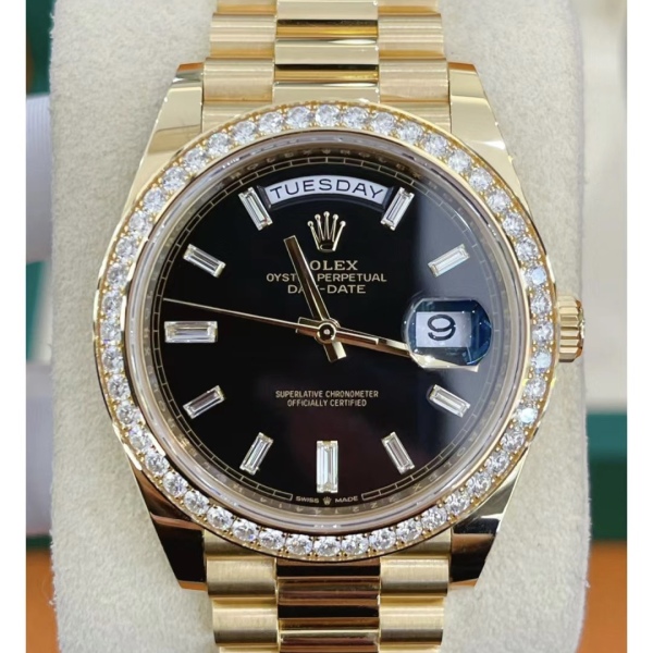 【Free Shipping】【Super Clone】RLX Day-Date 40mm Black Diamond Dial and Diamond Bezel Yellow Gold President Bracelet  228348RBR-0001